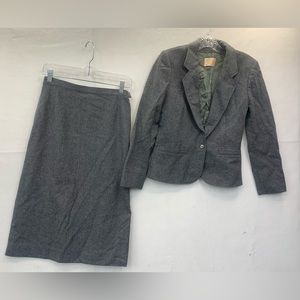 VINTAGE PENDLETON Grey Wool Suit Jacket Blazer and Skirt Set. Size 8 and 10